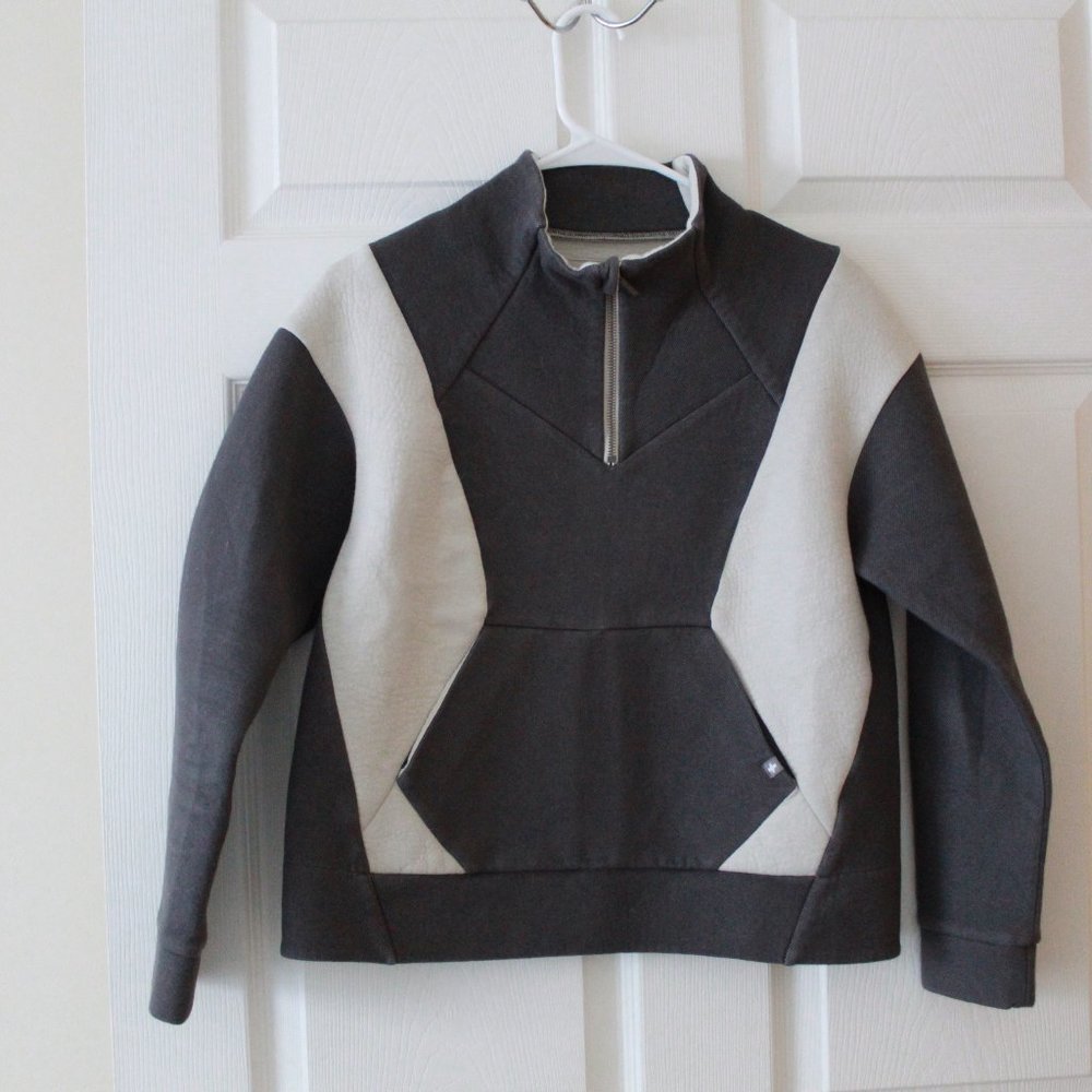 FIGS 3/4 zip Pullover
